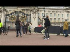 Londoners continue to honour Prince Philip