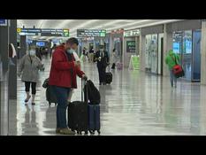 Thanksgiving: arrival of travelers at an airport near Washington