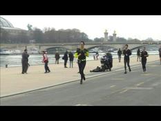 Paris: joggers and walkers in number on the 2nd day of confinement