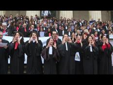 In Bordeaux, lawyers on strike turn their backs on the new judicial year in song