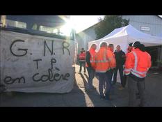 Construction professionals block Le Mans oil depot