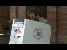 New Yorkers at the polls for Democratic primaries