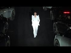Fashion Week in Paris: the public installed in cars for the "drive in" show of Coperni