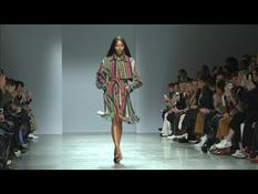 Fashion Week in Paris: Naomi Campbell enchants the fashion show of Nigerian stylist Kenneth Ize