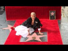 P! nk unveils its star in Hollywood and awaits "a Grammy in aluminum"