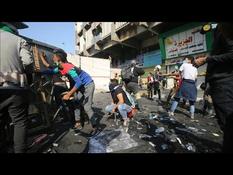 Iraqi protesters attempt to demolish barricade in Baghdad