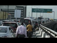 Work on a bridge paralyzes the sprawling megalopolis of Lagos