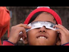 Despite the weather, the solar eclipse arouses enthusiasm in India