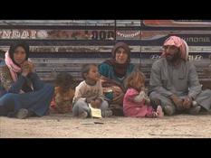 Hundreds of Syrians continue to flee Raqa