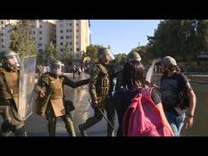 Chile: police disperse protesters with water cannons