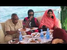 Away from the bombs, a haven of peace: the floating restaurant of Mogadishu