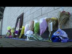 Crash in Leicester: fans drop flowers around the stadium