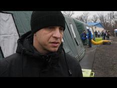Ukrainian prisoners released in exchange react