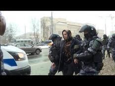 Russia: Police detain pro-navalny protesters in Moscow