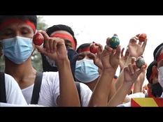 Burma: peaceful protest with Easter eggs