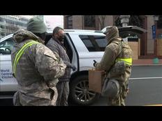 USA: Distribution of hot meals to troops patrolling Washington
