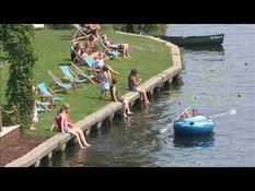 Heat wave: Berliners bathe in the Spree