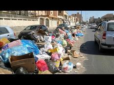Libya: with fighting continuing, Tripoli is crumbling under garbage