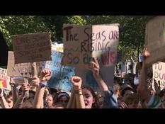 Young people march for the climate in Paris